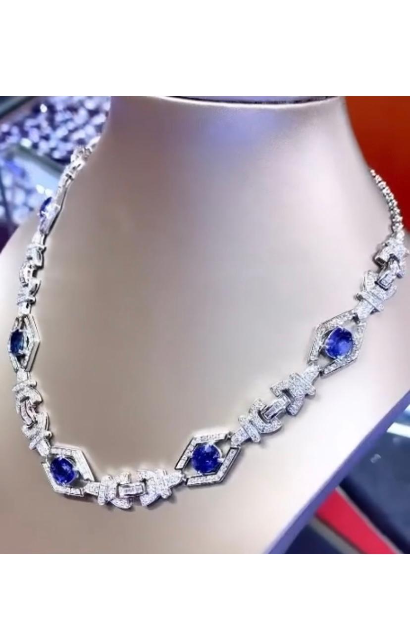 AIG Certified 14.40 Ct Ceylon Sapphire 6.60 Ct Natural Diamond 18K Gold Necklace In New Condition For Sale In Massafra, IT