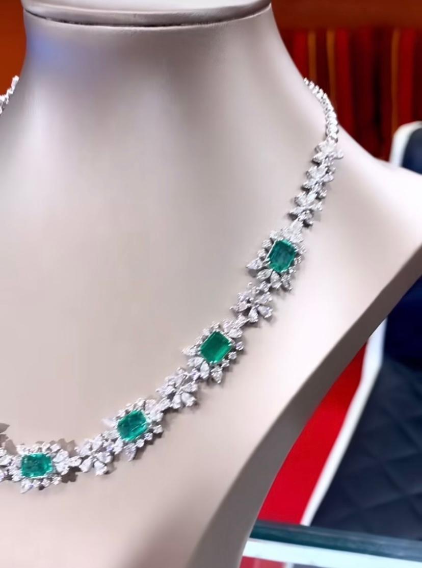 AIG Certified 14.72 Carat Zambian Emeralds  14.01 Ct Diamonds 18K Gold Necklace  In New Condition For Sale In Massafra, IT