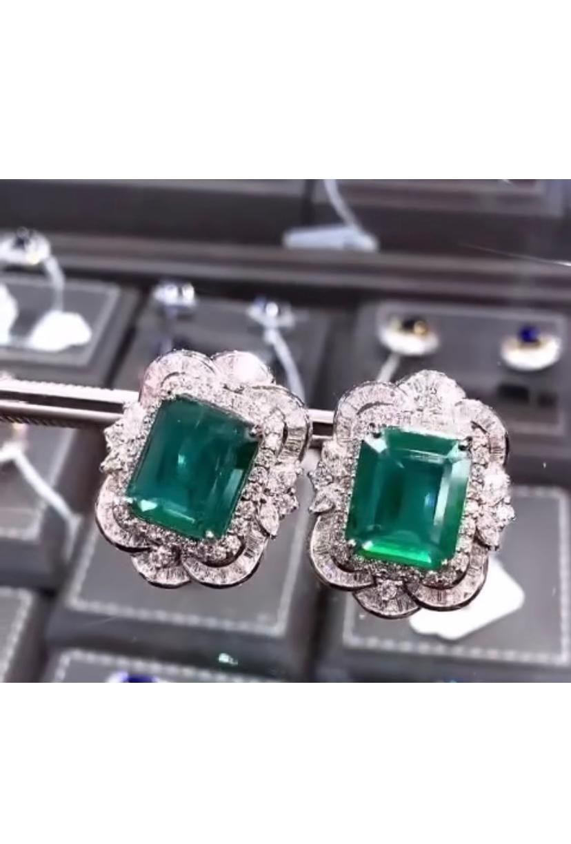 An exclusive Art Deco design for this pair of earrings, so elegant and particular , a very piece of art. 
Adds a touch of sophistication and class on your outfit , and elevate your statement with this beautiful earrings.
Magnificent earring come in