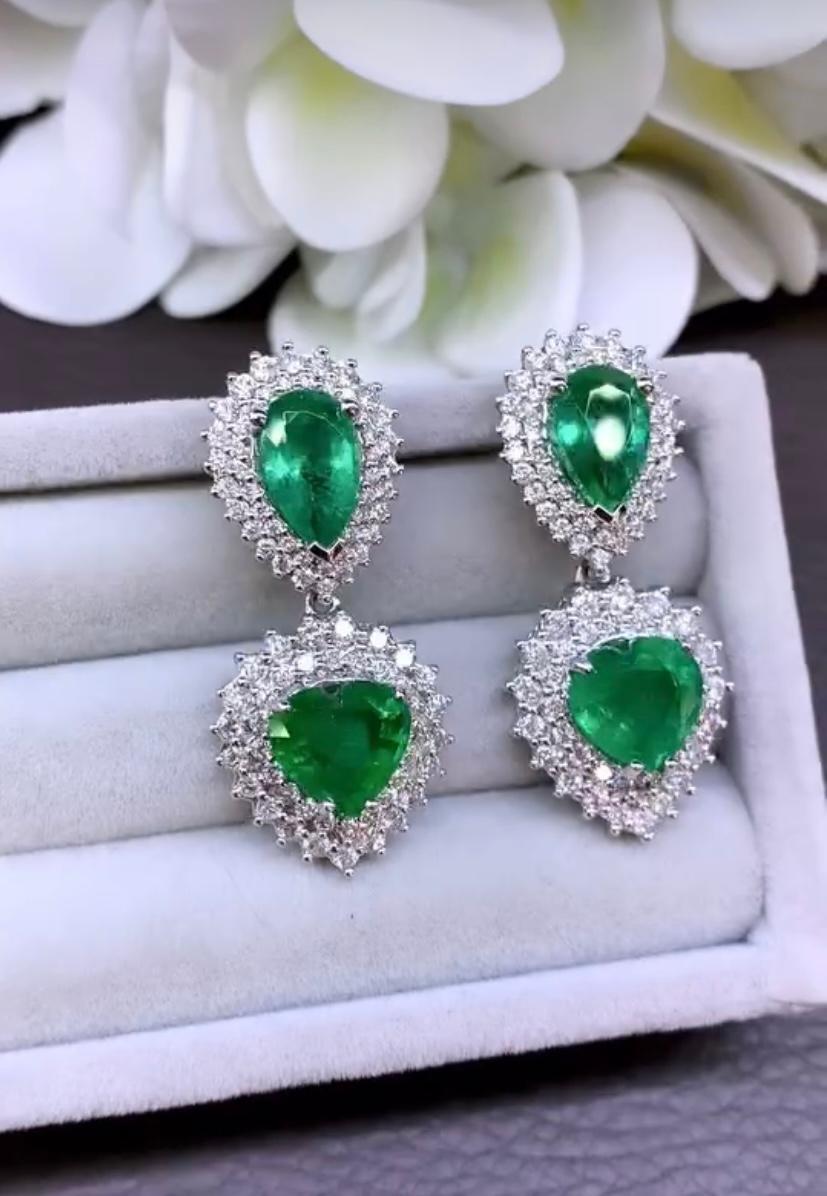 Smeraldi dello Zambia certificati AIG da 14.90 carati  Orecchini con diamanti da 3,90 carati in oro 18k In condizioni Nuovo in vendita a Massafra, IT