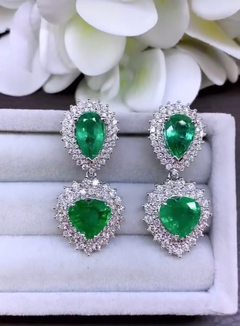Smeraldi dello Zambia certificati AIG da 14.90 carati  Orecchini con diamanti da 3,90 carati in oro 18k in vendita 1