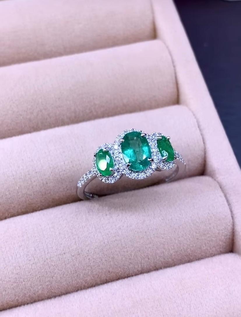 Bague en or 18 carats, diamants et émeraudes de Zambie certifiées AIG de 1,50 carat Neuf - En vente à Massafra, IT
