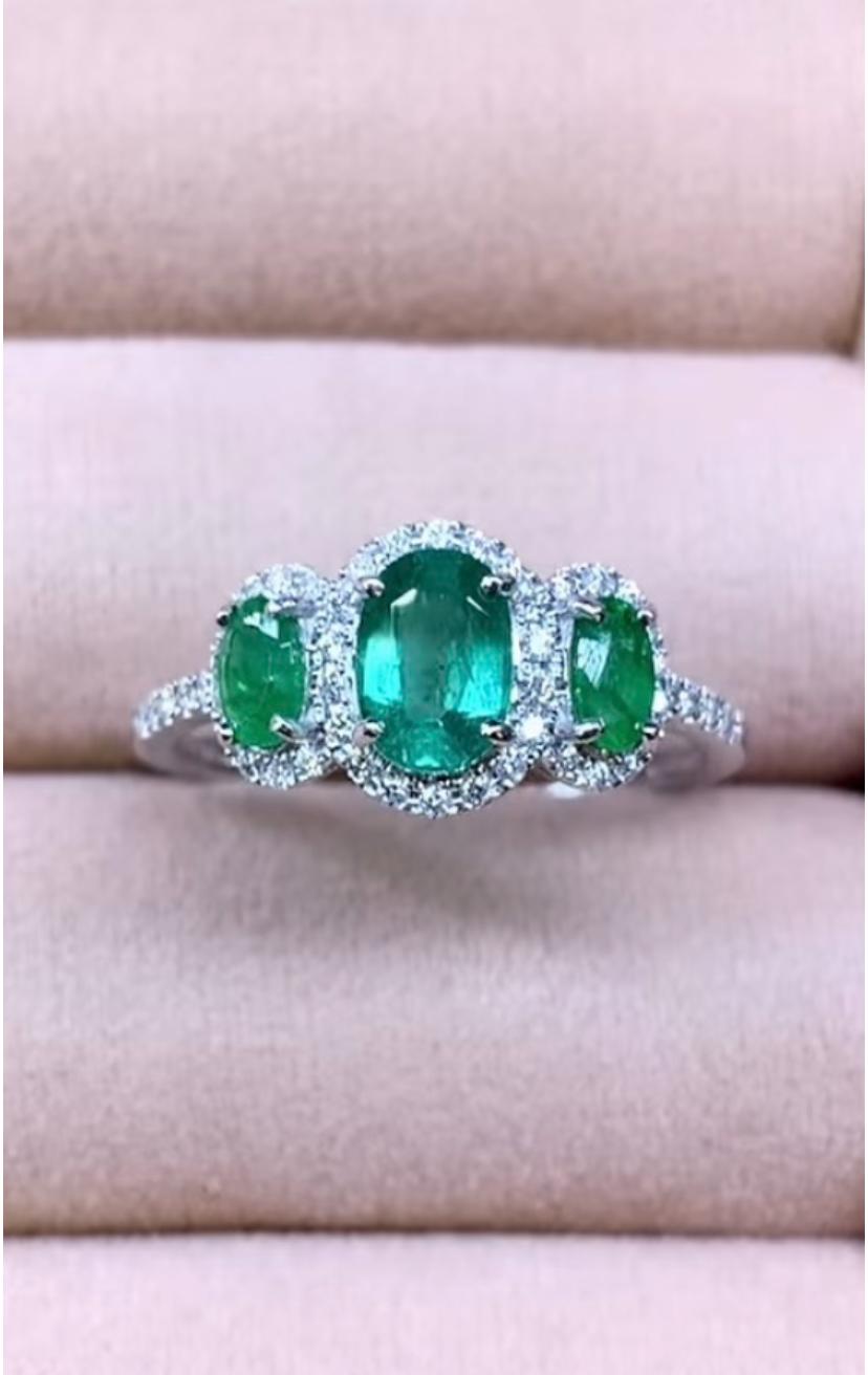 Bague en or 18 carats, diamants et émeraudes de Zambie certifiées AIG de 1,50 carat en vente 1