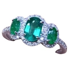 AIG Certified 1.50 Carats Zambian Emeralds Diamonds 18K Gold Ring