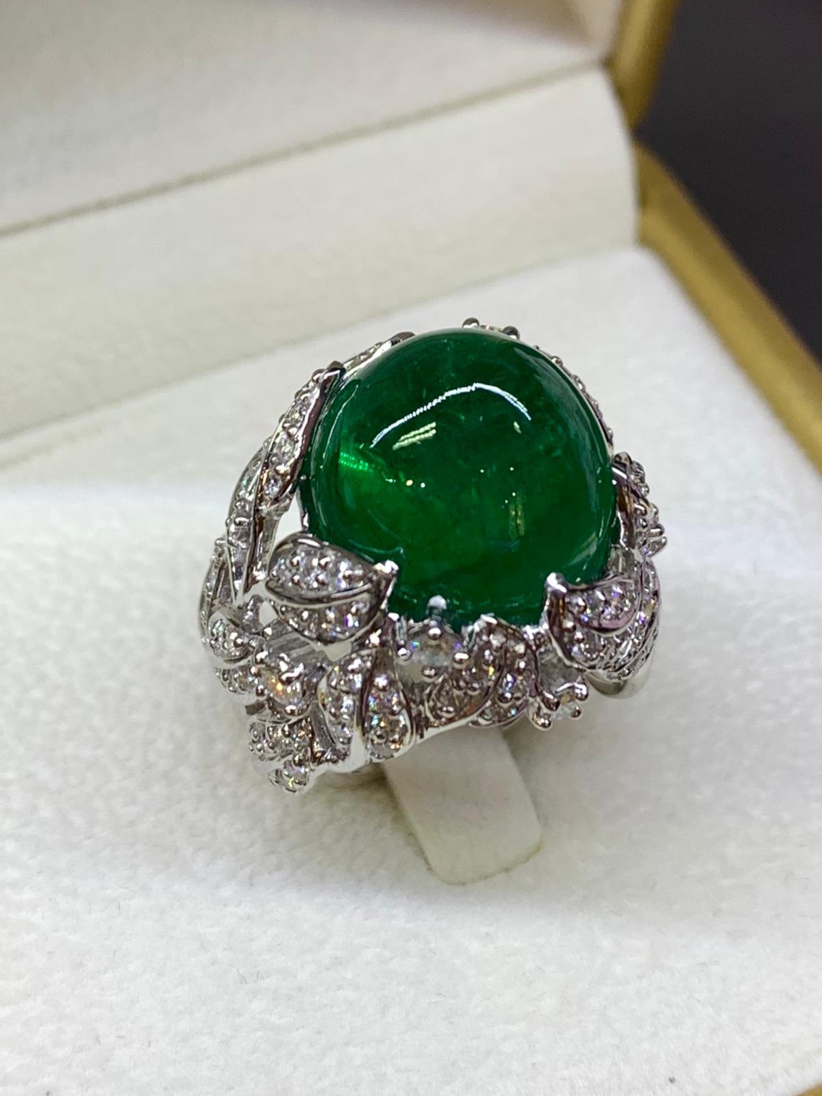 AIG Certified 15.00 Carats Natural Zambian Emeralds  Diamonds 18k Gold Ring For Sale 5