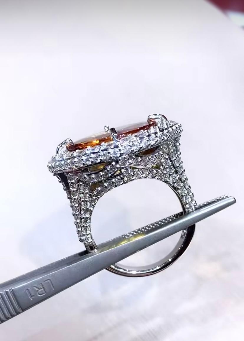 AIG Certified 15.00 Carats Orange Sapphire  3.70 Ct Diamonds 18K Gold Ring For Sale 2