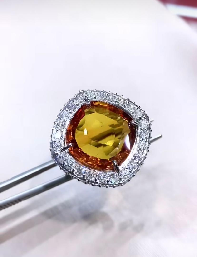 AIG Certified 15.00 Carats Orange Sapphire  3.70 Ct Diamonds 18K Gold Ring For Sale 3