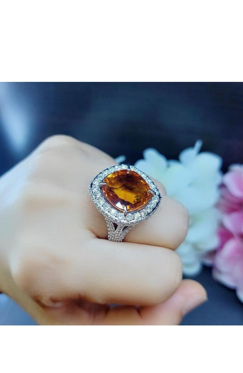 AIG Certified 15.00 Carats Orange Sapphire  3.70 Ct Diamonds 18K Gold Ring For Sale 4