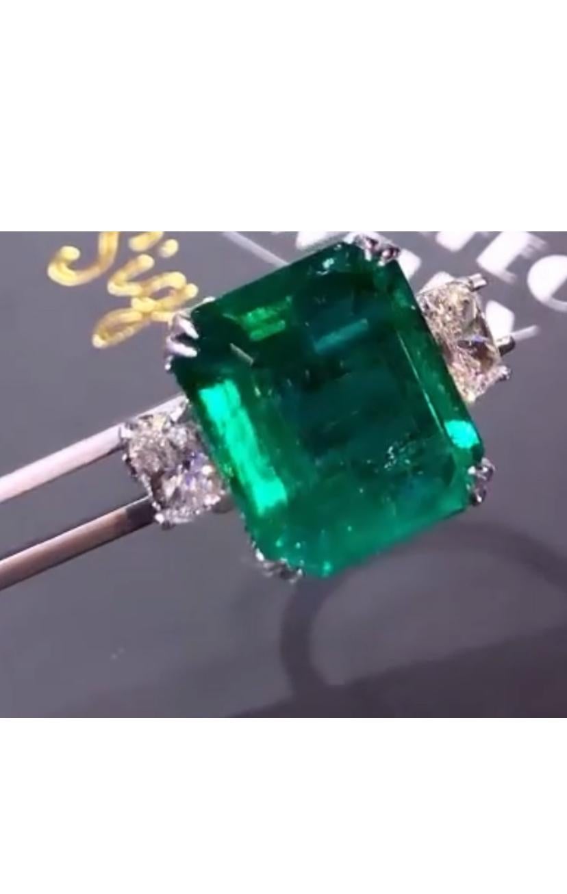 AIG Certified 15.00 Carats Zambian Emerald GIA certified 2.00 Ct Diamonds Ring  In New Condition For Sale In Massafra, IT
