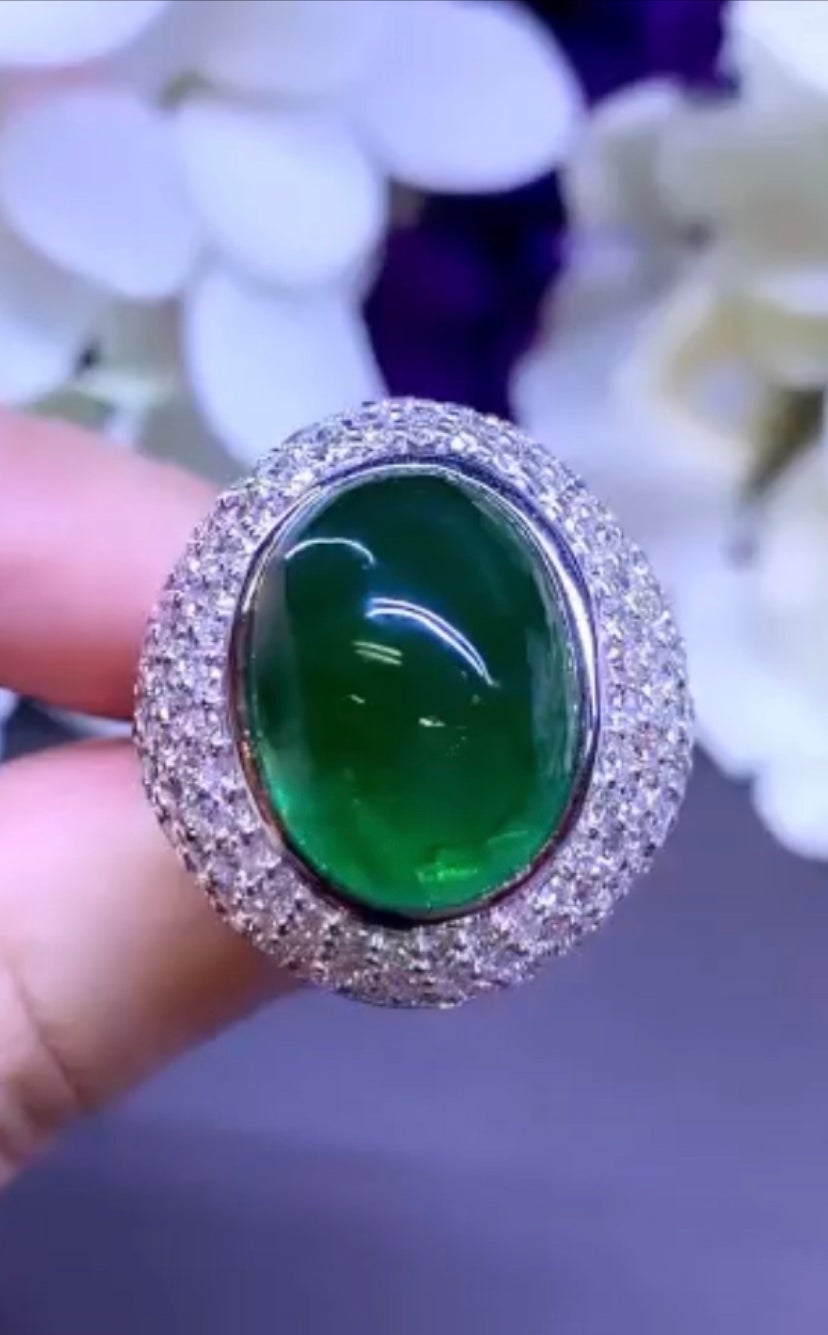 A stunning master piece in contemporary design, so magnificent and adorable style, by Italian designer, expression of beauty in the world.
Ring come in 18K gold with a natural Zambian Emerald, extra fine quality, spectacular vivid green, in perfect
