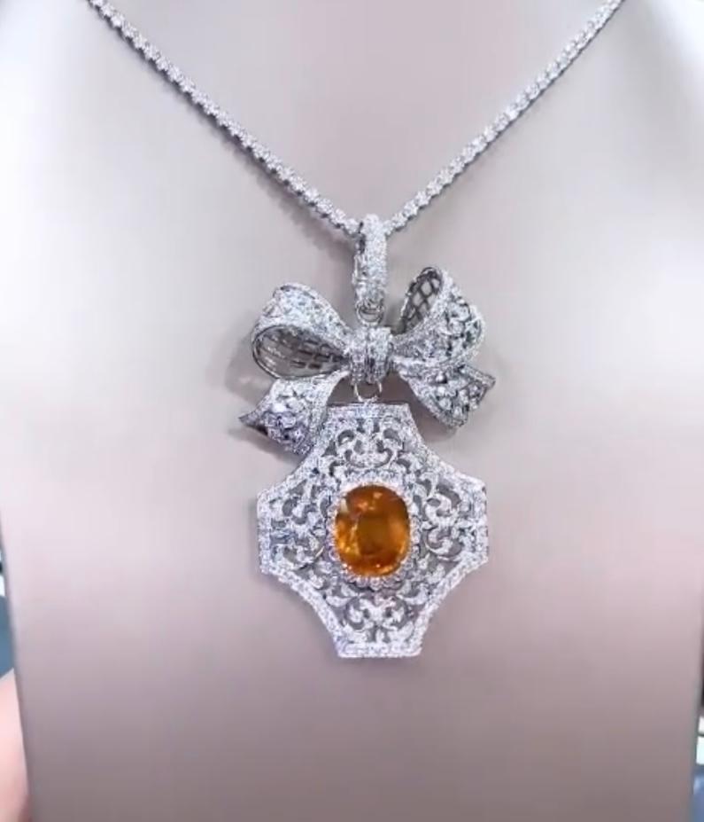 AIG Certified 15.07 Carats Orange Sapphire 3.87 Ct  Diamonds 18K Gold Pendant  In New Condition For Sale In Massafra, IT