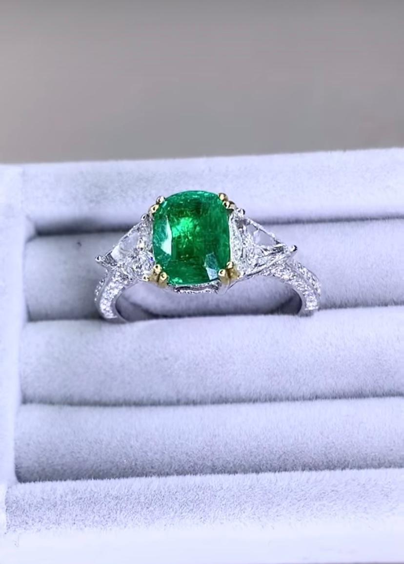 AIG Certified 1.56 Carat Zambian Emeralds Diamonds 18K Gold Ring In New Condition For Sale In Massafra, IT