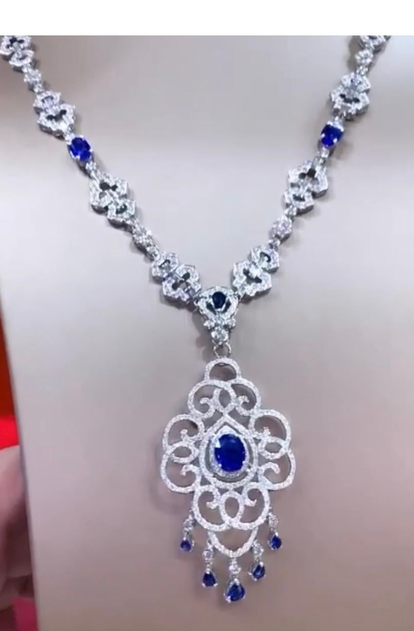 Oval Cut AIG Certified 15.74 Carats Ceylon Sapphires  9.53 Ct Diamonds 18K Gold Necklace  For Sale