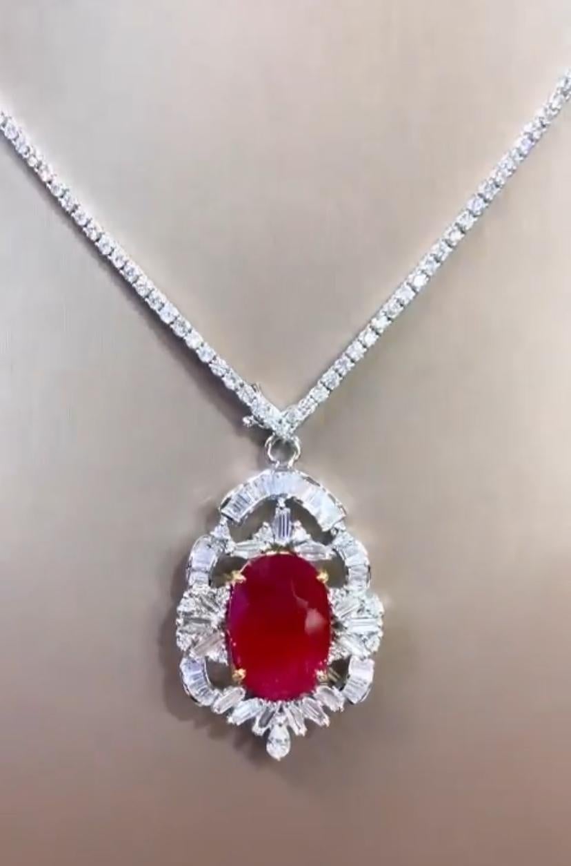 An exquisite pendant in classic design, so original and sophisticated style, a very impressive piece  of art .
Pendant come in 18K gold with a central natural Burma Ruby , fine quality, in perfect oval cut, magnificent red color , of 15,80 carats ,