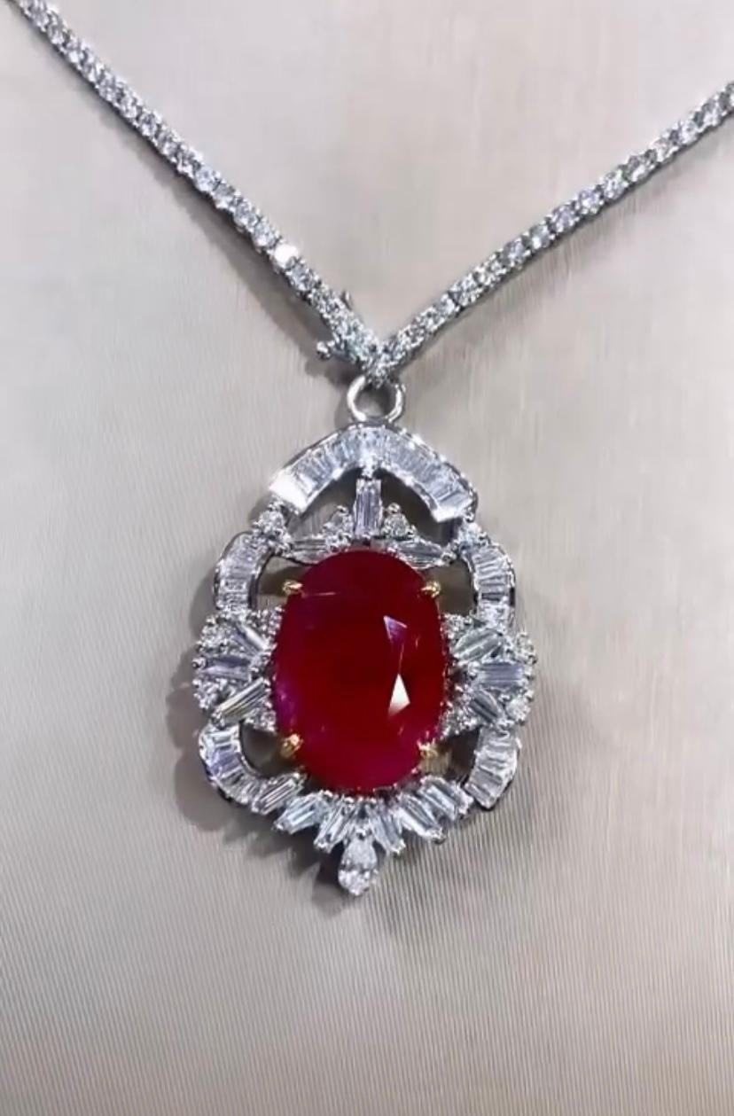 AIG Certified 15.80 Carats Burma Ruby  2.80 Ct Diamonds 18K Gold Pendant  In New Condition For Sale In Massafra, IT