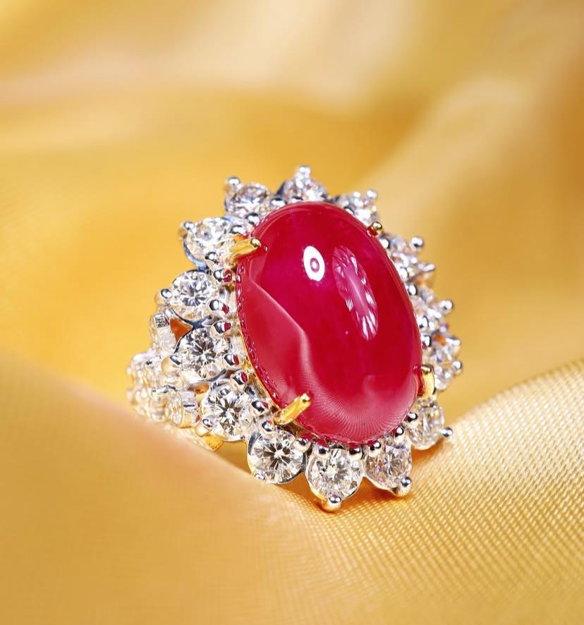 Rubíes de Birmania certificados AIG de 16,00 quilates 3,90 quilates  Anillo de oro de 18 quilates con diamantes en Nuevo estado para la venta en New Delhi, Delhi