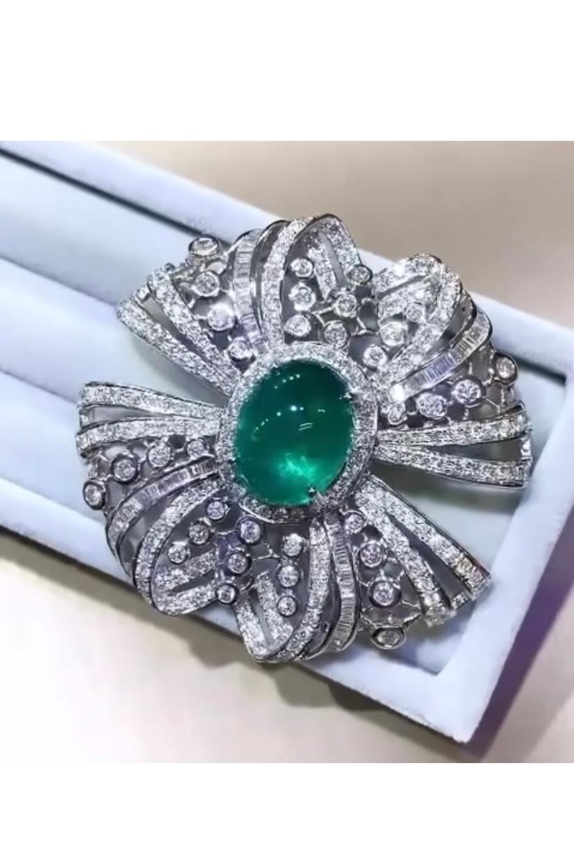 Mixed Cut AIG Certified 16.00 Ct Zambian Emerald  7.40 Ct Diamonds 18K Gold Brooch\Pendant For Sale