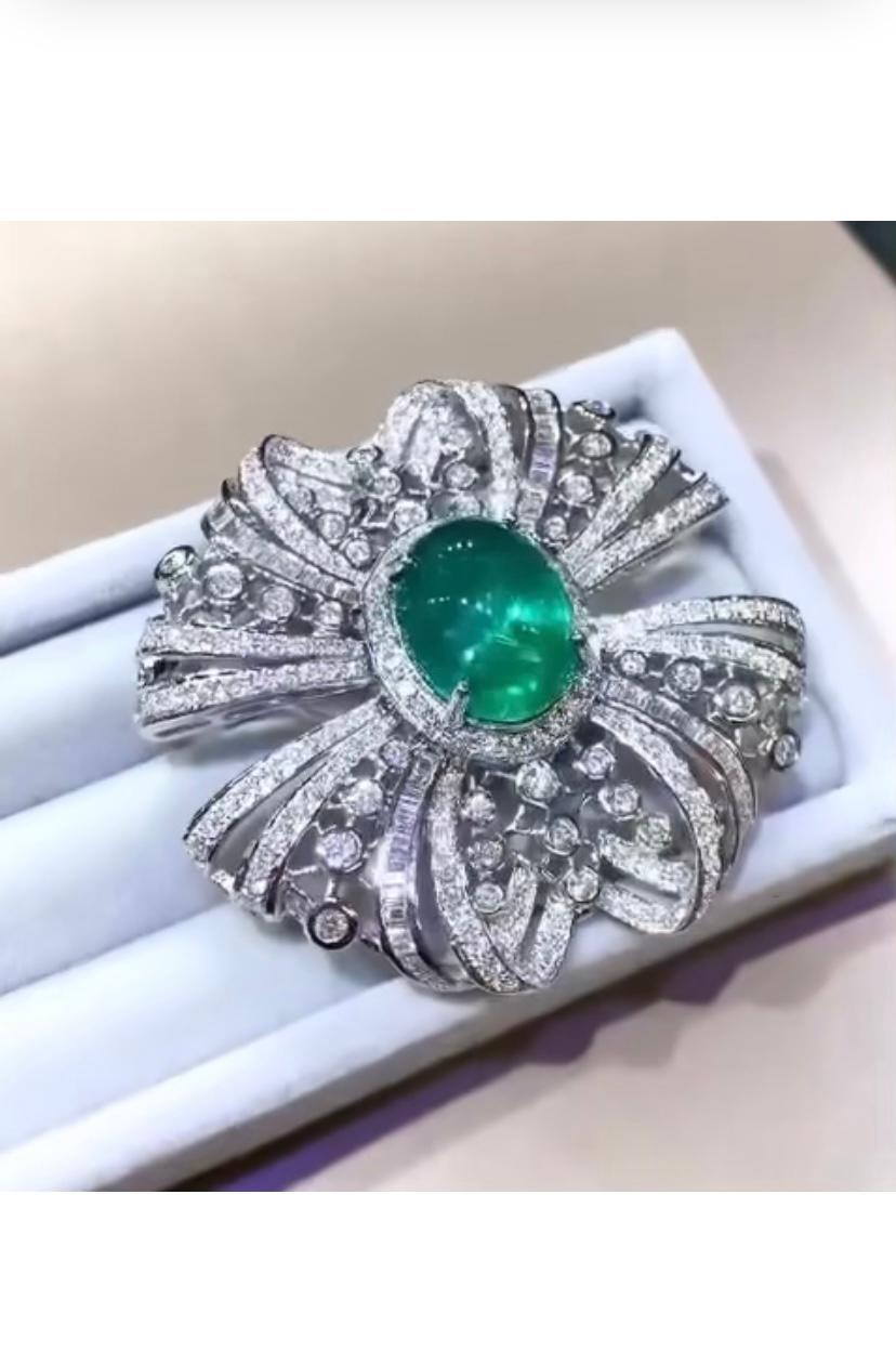 AIG Certified 16.00 Ct Zambian Emerald  7.40 Ct Diamonds 18K Gold Brooch\Pendant In New Condition For Sale In Massafra, IT