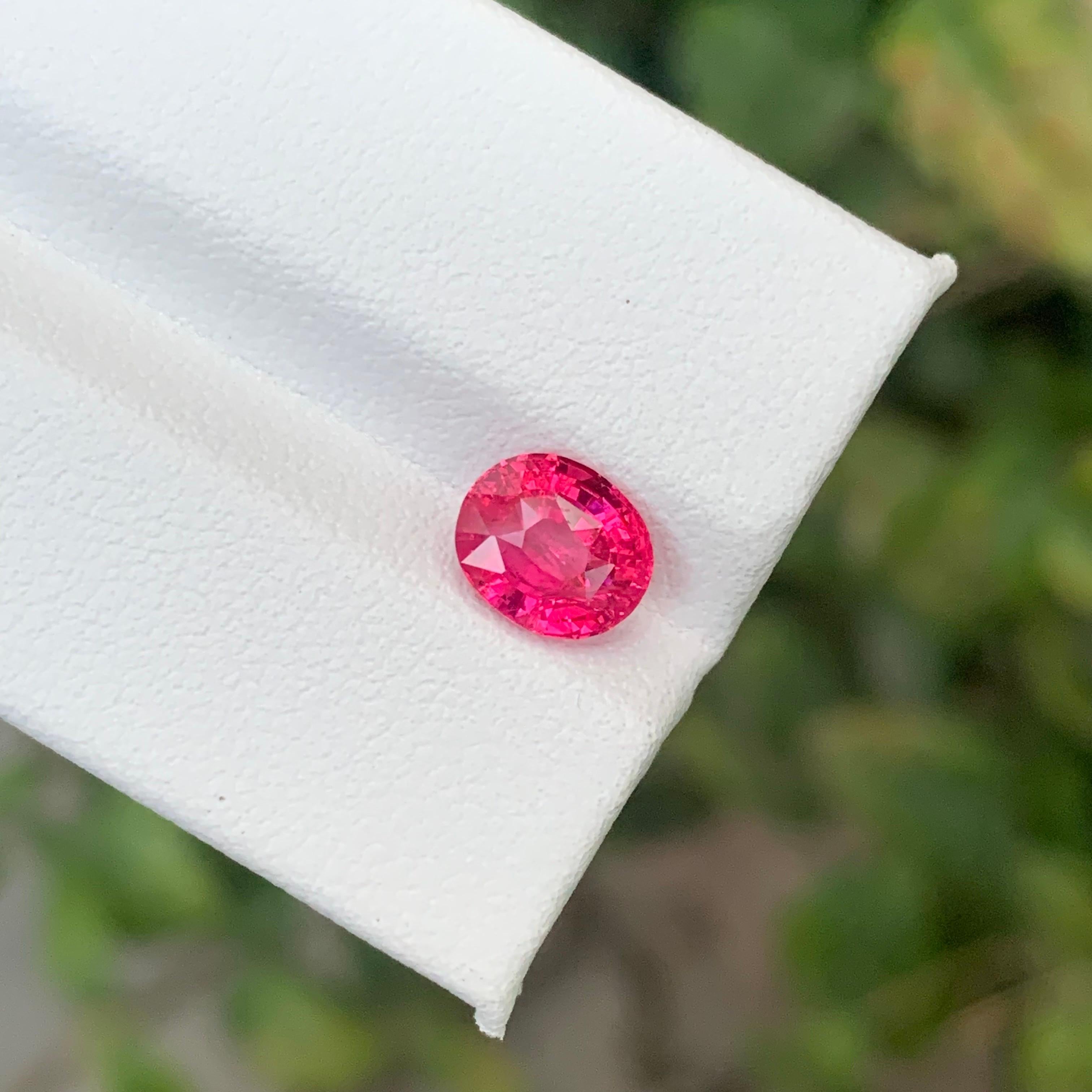 AIG zertifiziert 1,62 Karat natürlichen losen Mahenge Spinell Oval Form Edelstein (Arts and Crafts) im Angebot