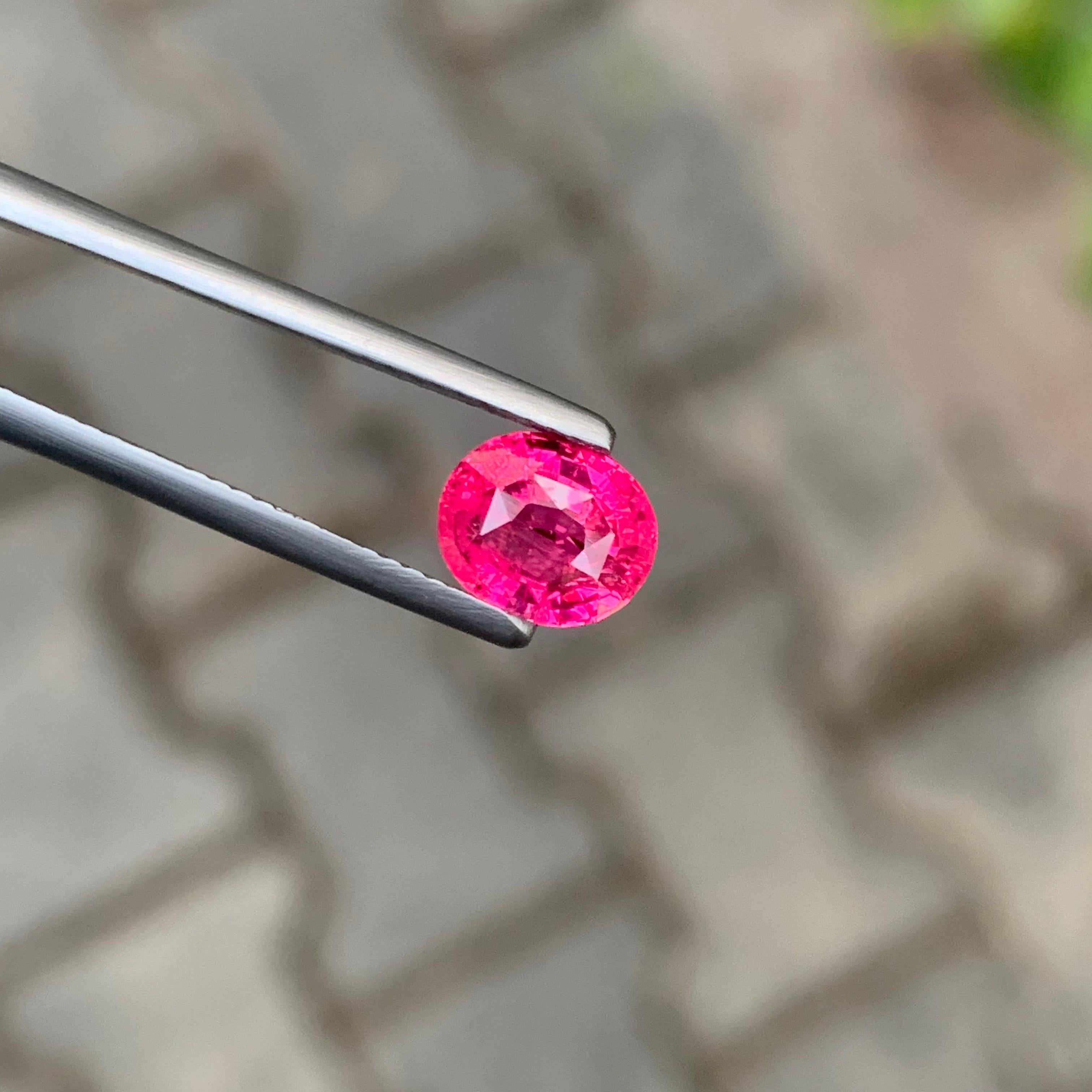 AIG zertifiziert 1,62 Karat natürlichen losen Mahenge Spinell Oval Form Edelstein (Ovalschliff) im Angebot