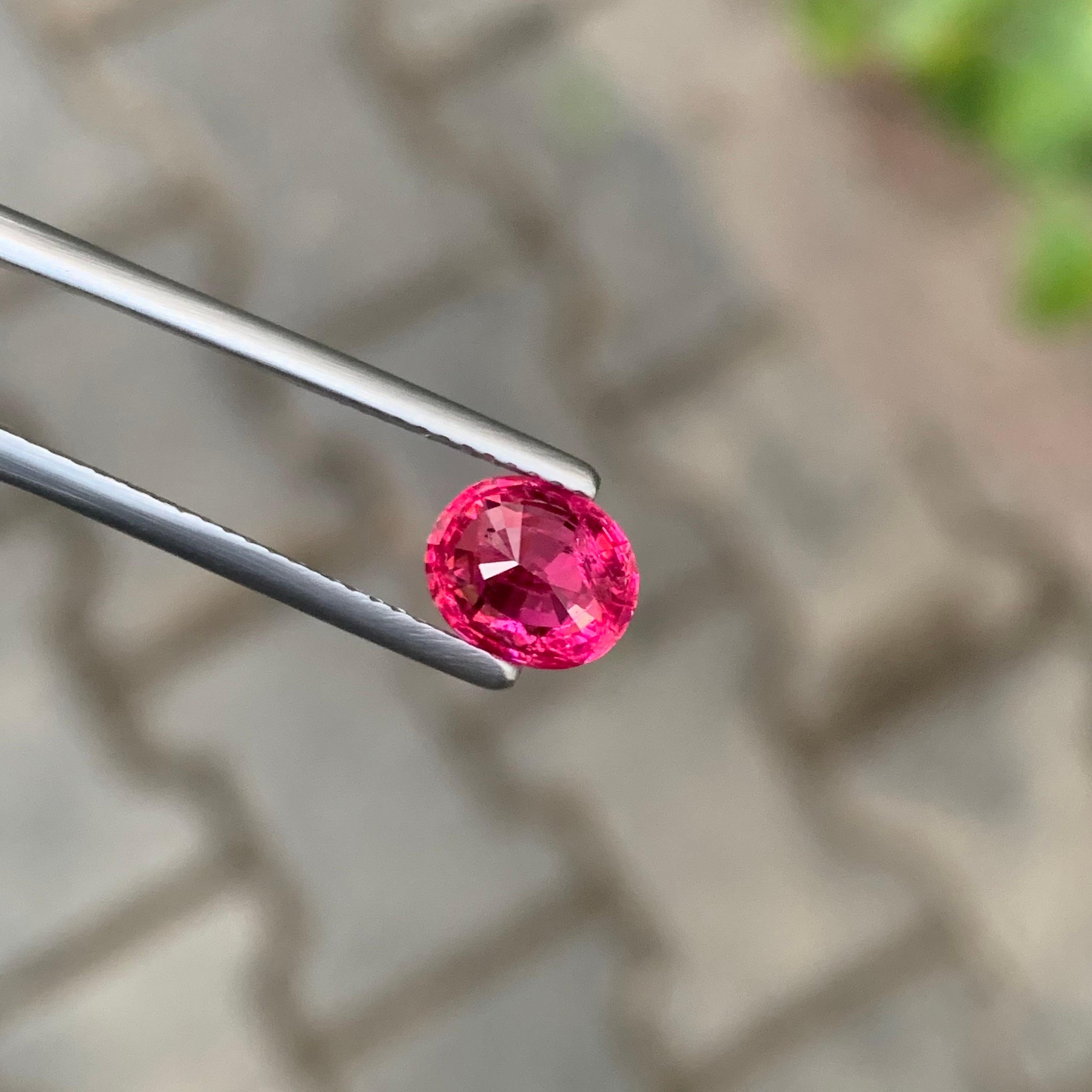 AIG zertifiziert 1,62 Karat natürlichen losen Mahenge Spinell Oval Form Edelstein im Zustand „Neu“ im Angebot in Peshawar, PK