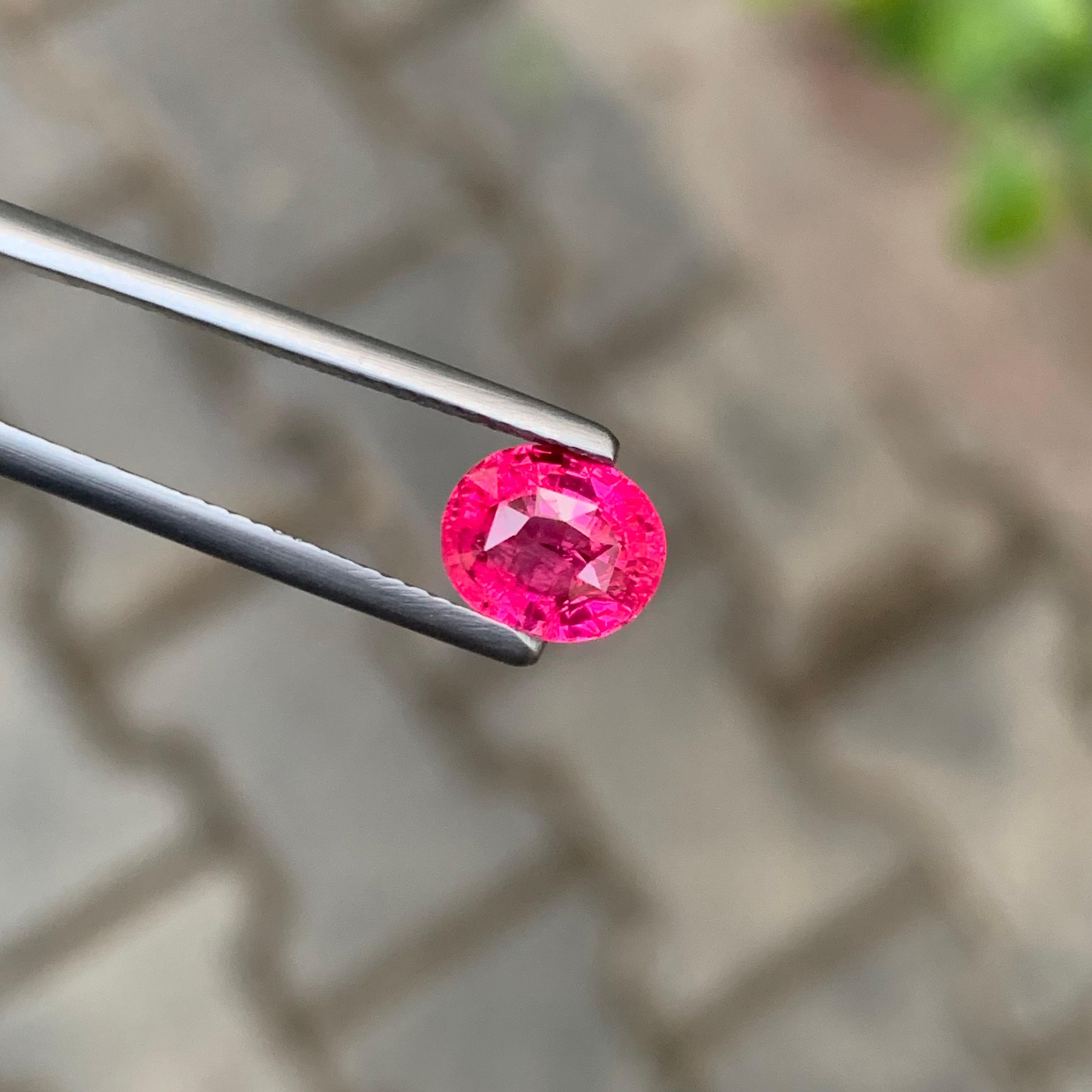 AIG zertifiziert 1,62 Karat natürlichen losen Mahenge Spinell Oval Form Edelstein im Angebot 1