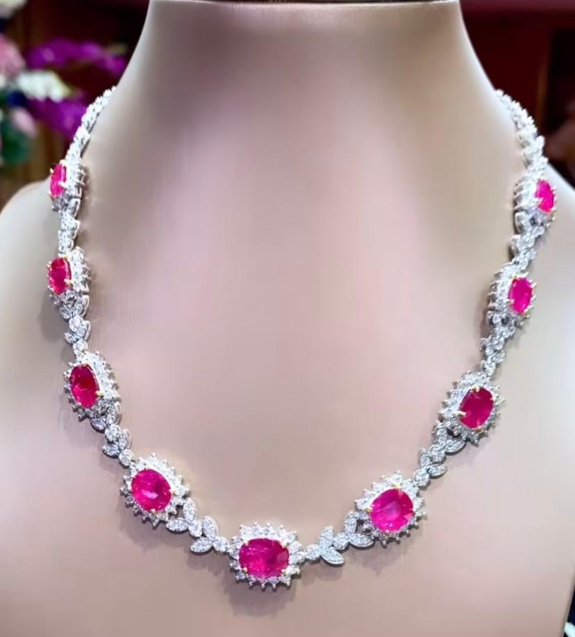 AIG Certified 16.23 Carats Burma Rubies  6.45 Carats Diamonds 18K Gold Necklace  In New Condition For Sale In Massafra, IT