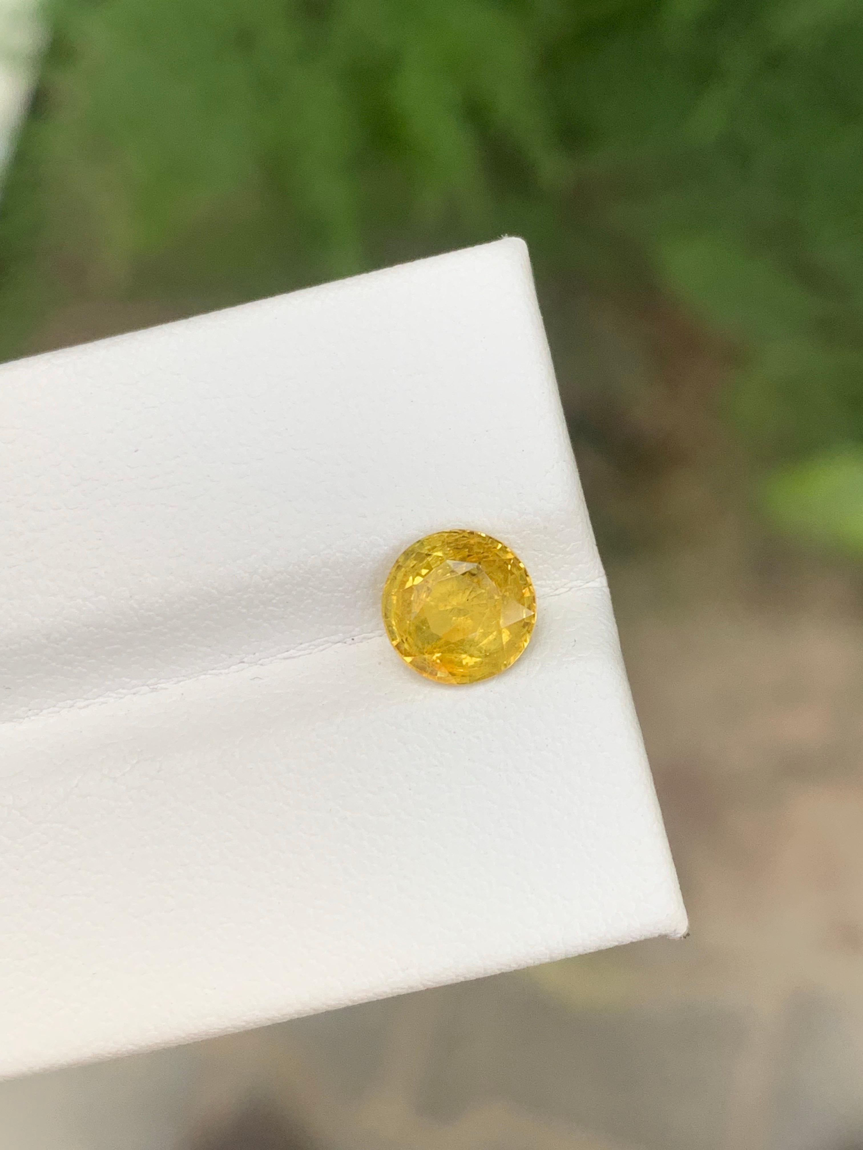 Taglio rotondo Zaffiro giallo sciolto naturale da 1,63 carati con taglio rotondo certificato AIG in vendita