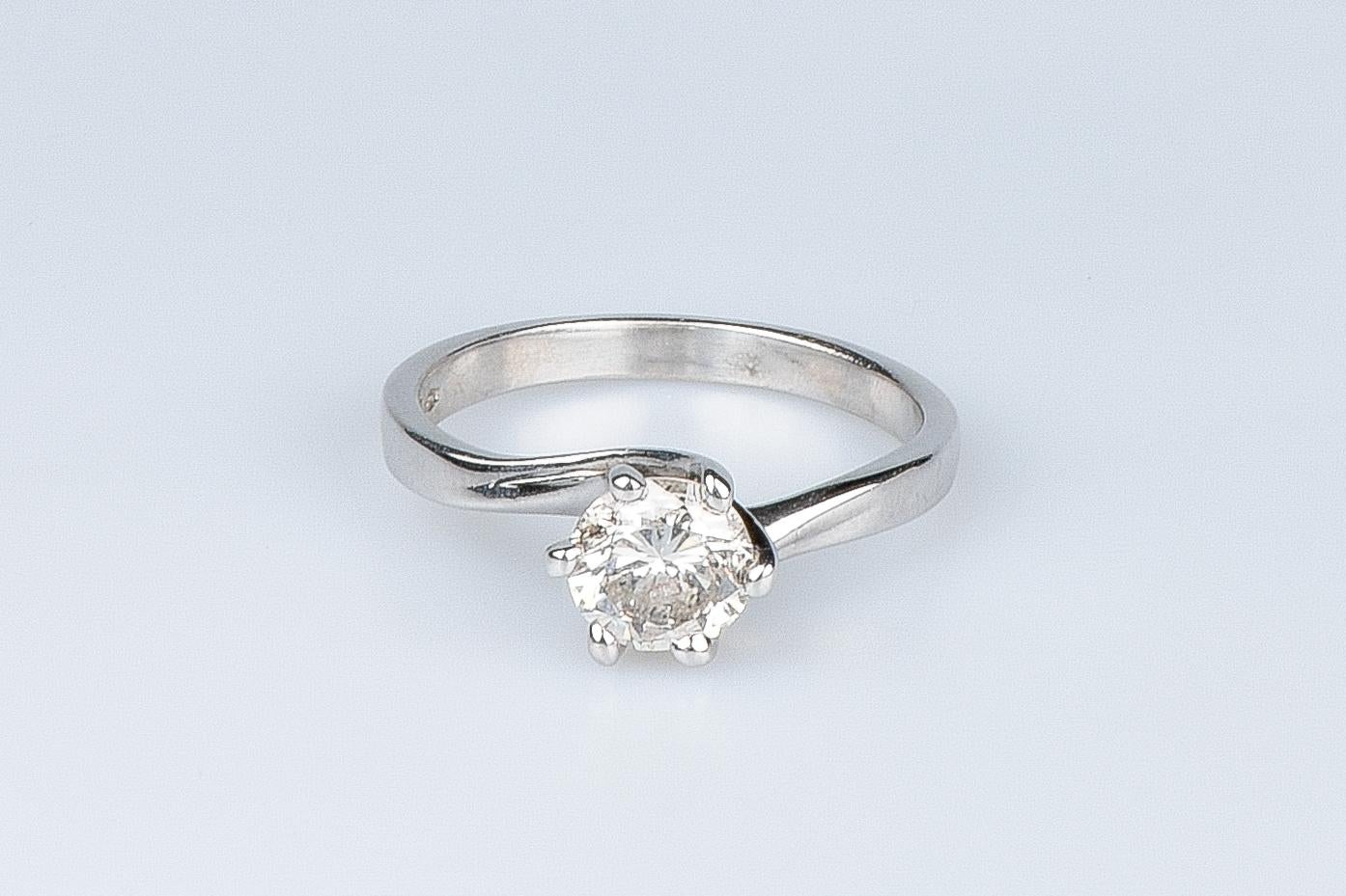Brilliant Cut AIG certified 1.65 carat round brillant cut diamond ring  For Sale