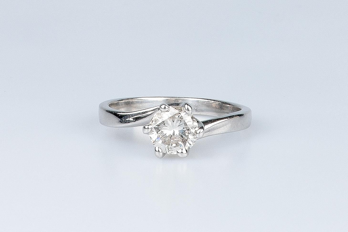 Women's AIG certified 1.65 carat round brillant cut diamond ring  For Sale