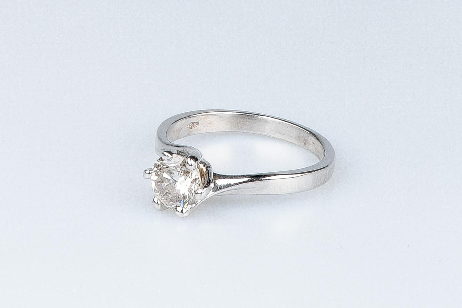 AIG certified 1.65 carat round brillant cut diamond ring  For Sale 3