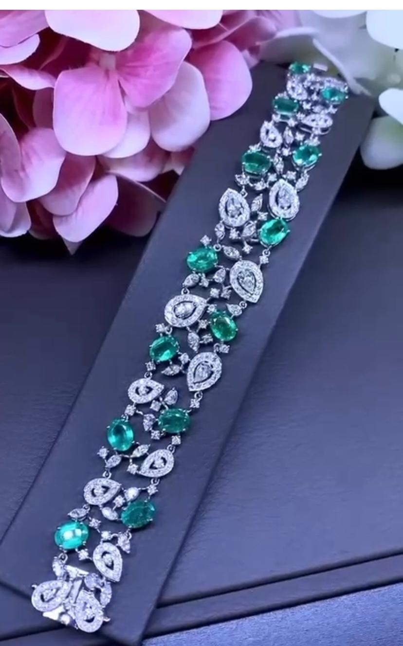 Women's AIG Certified 16.62 Ct Zambian Emeralds  10.82 Ct Diamonds 18k Gold Bracelet  For Sale