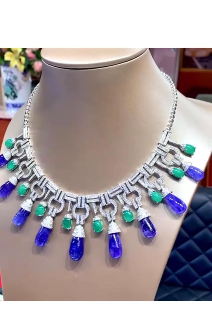 AIG certified 166.42 Ct Tanzanites  Emeralds 19.76 Ct Diamonds 9.48 Ct Necklace  In New Condition For Sale In Massafra, IT