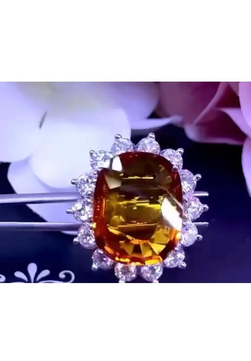 Ein exklusives, klassisches Blumen-Design für diesen Ring, so funkelnd und originell, ein echtes Kunstwerk.
Ring aus 18-karätigem Gold mit einem natürlichen orangefarbenen Saphir aus Thailand mit ovalem Schliff, extrafeiner Qualität, transparent,