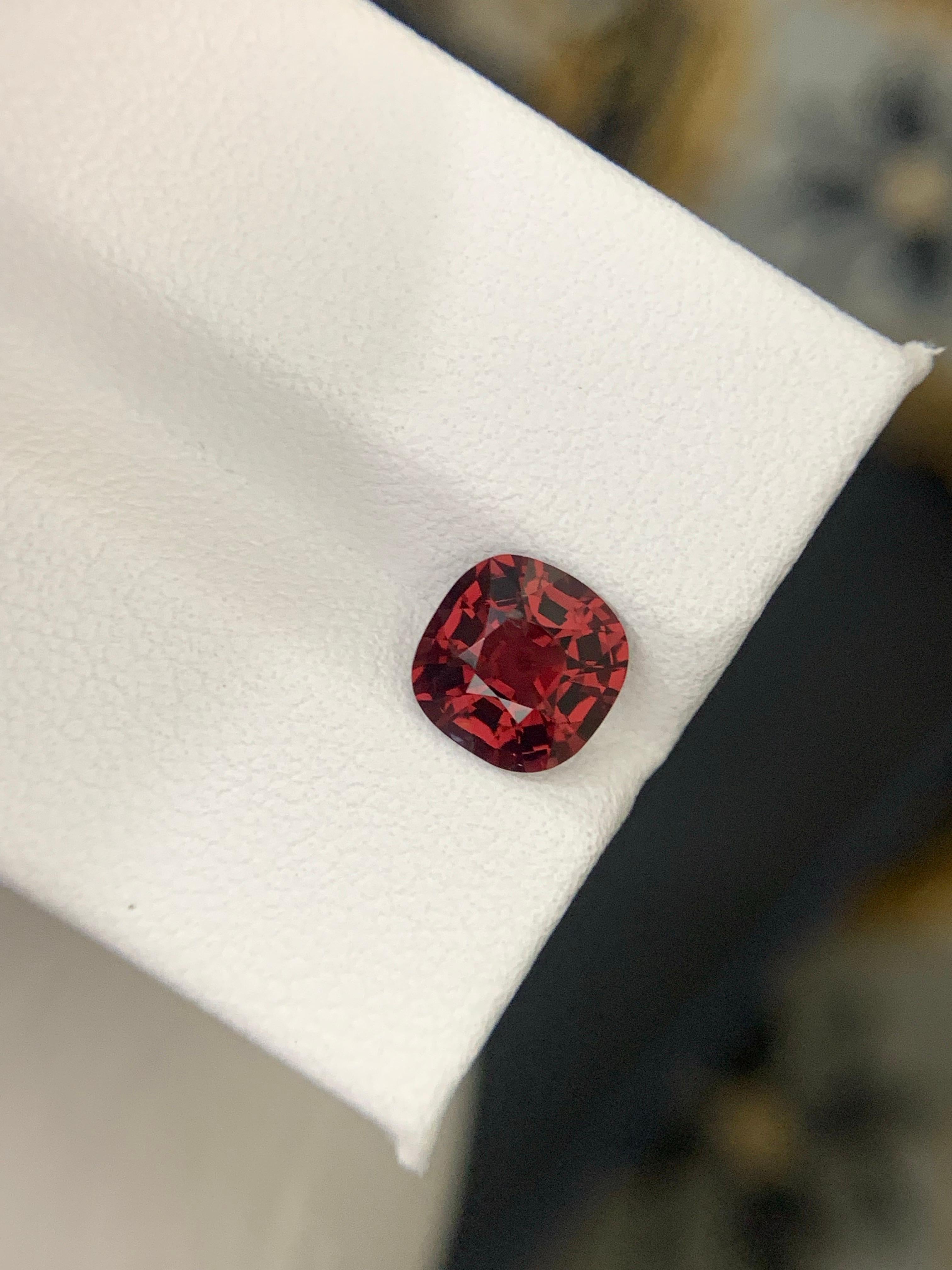 AIG Certified 1.72 Carat Natural Loose Spinel Cushion Cut Gemstone From Tanzania en vente 4