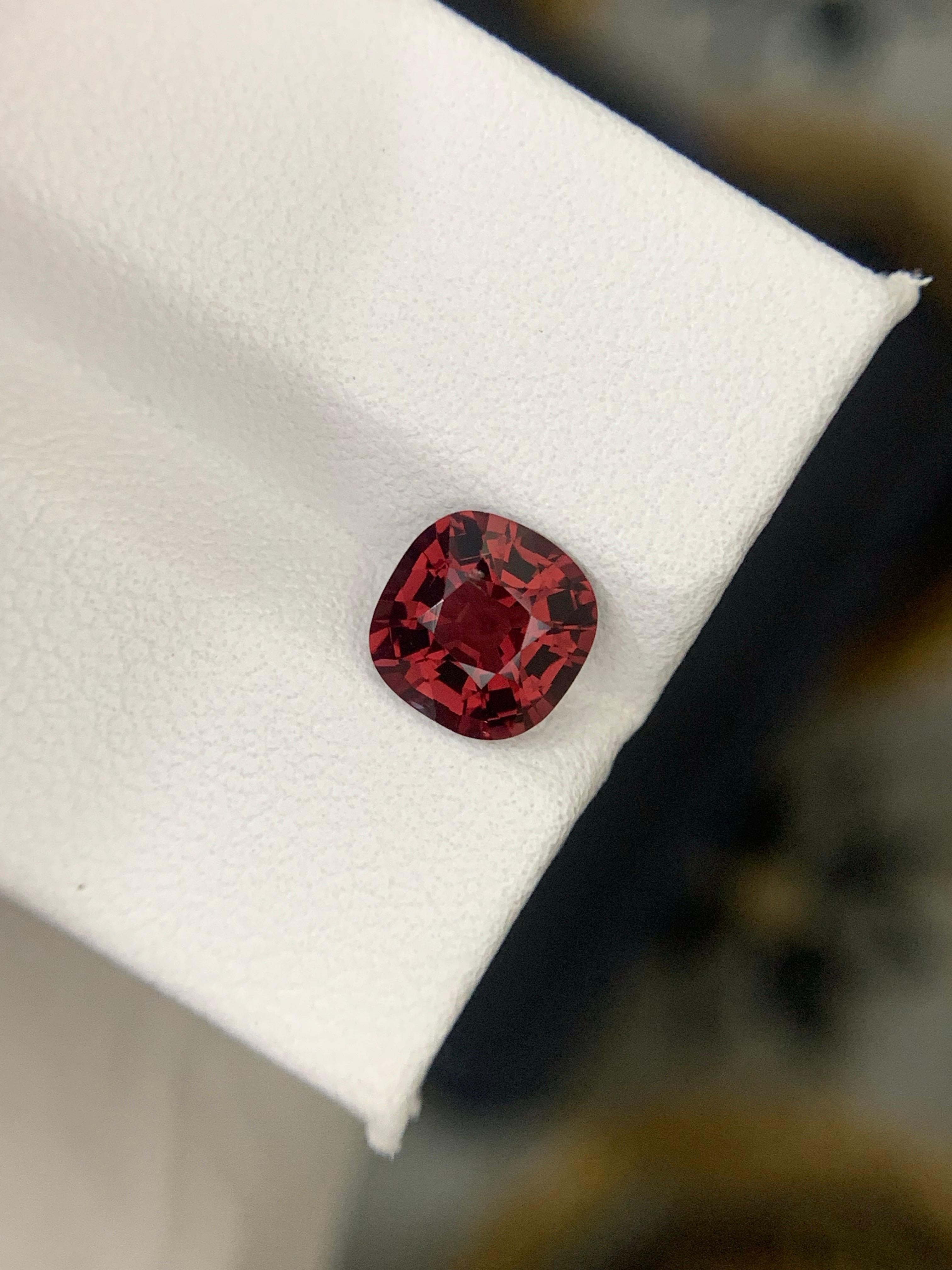 AIG Certified 1.72 Carat Natural Loose Spinel Cushion Cut Gemstone From Tanzania en vente 5