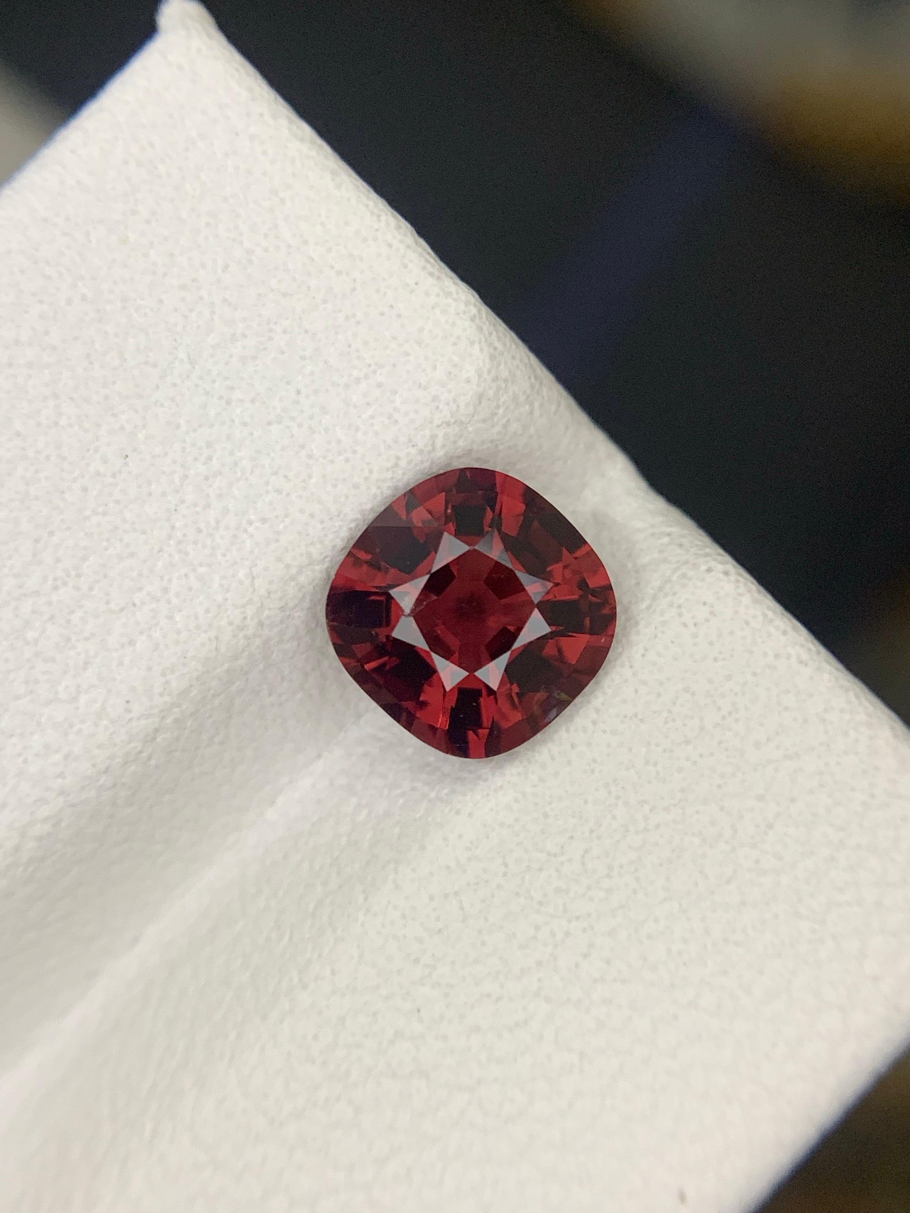 AIG Certified 1.72 Carat Natural Loose Spinel Cushion Cut Gemstone From Tanzania en vente 6
