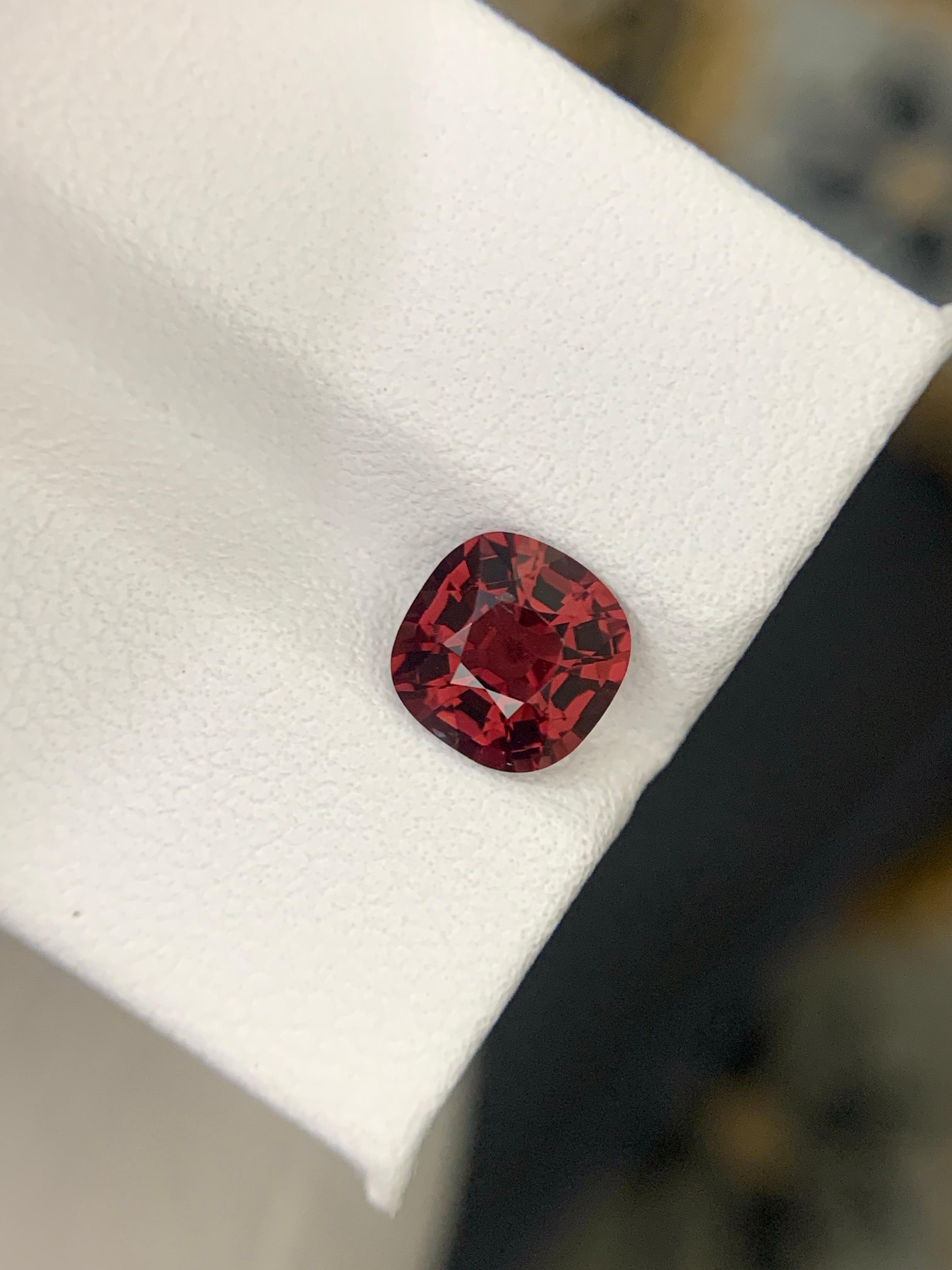 AIG Certified 1.72 Carat Natural Loose Spinel Cushion Cut Gemstone From Tanzania en vente 10