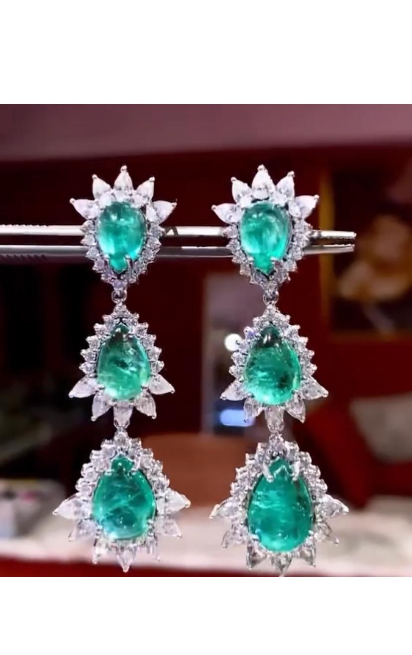 AIG Certified 17.50 Carats Zambian Emeralds  6.16 Ct Diamonds 18K Gold Earrings  In New Condition For Sale In Massafra, IT