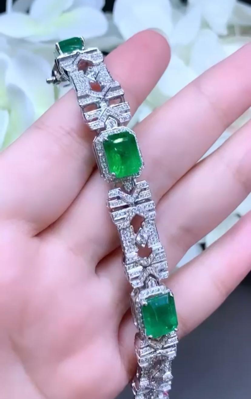 Emerald Cut AIG Certified 17.64 Ct Zambian Emeralds  3.57 Ct Diamonds 18K Gold Bracelet  For Sale