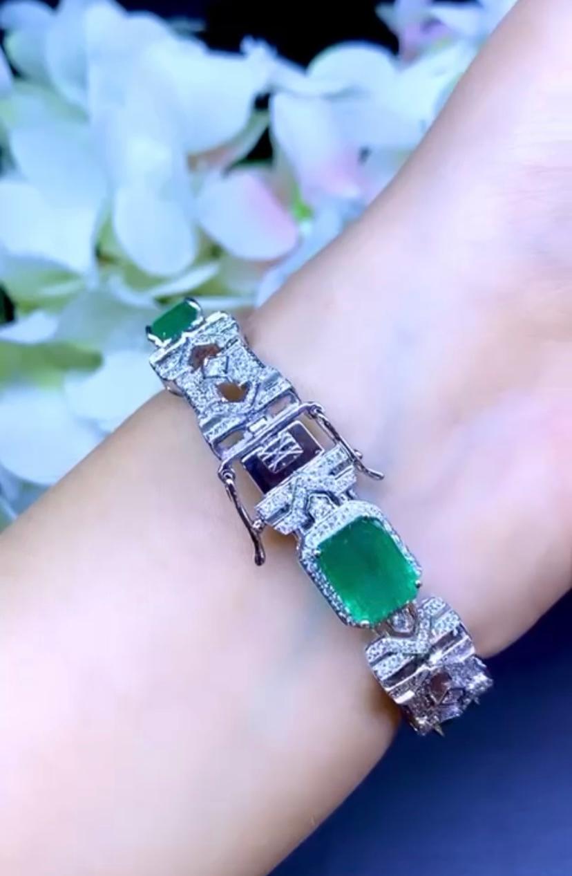 AIG Certified 17.64 Ct Zambian Emeralds  3.57 Ct Diamonds 18K Gold Bracelet  For Sale 2