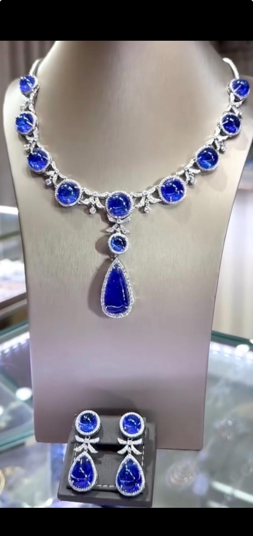 An exclusive Tanzanites and Diamonds parure, complete with earrings and necklace.
Add a touch of color and glamour on your look, and elevate your timeless of beauty.
Magnificent necklace come in 18k gold with 11 pieces of lustrous Tanzanites, in
