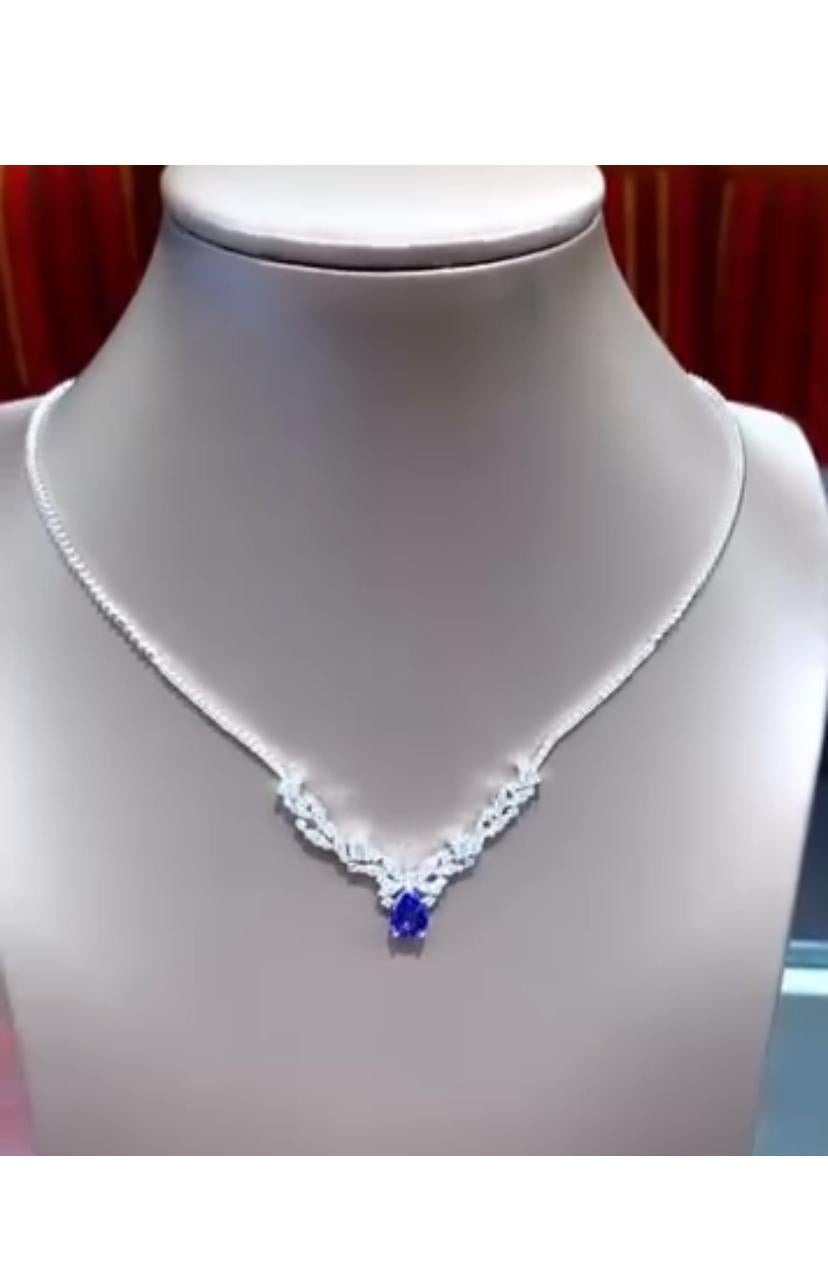 Pear Cut AIG Certified 1.80 Carat Ceylon Sapphire 1.65 Ct Diamonds 18K Gold Necklace For Sale