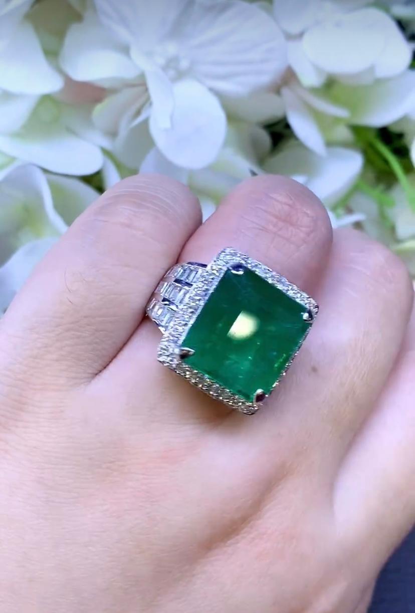 AIG Certified 18.00 Carat Zambian Emerald 3.20 Ct Diamonds 18K Gold Ring For Sale 8