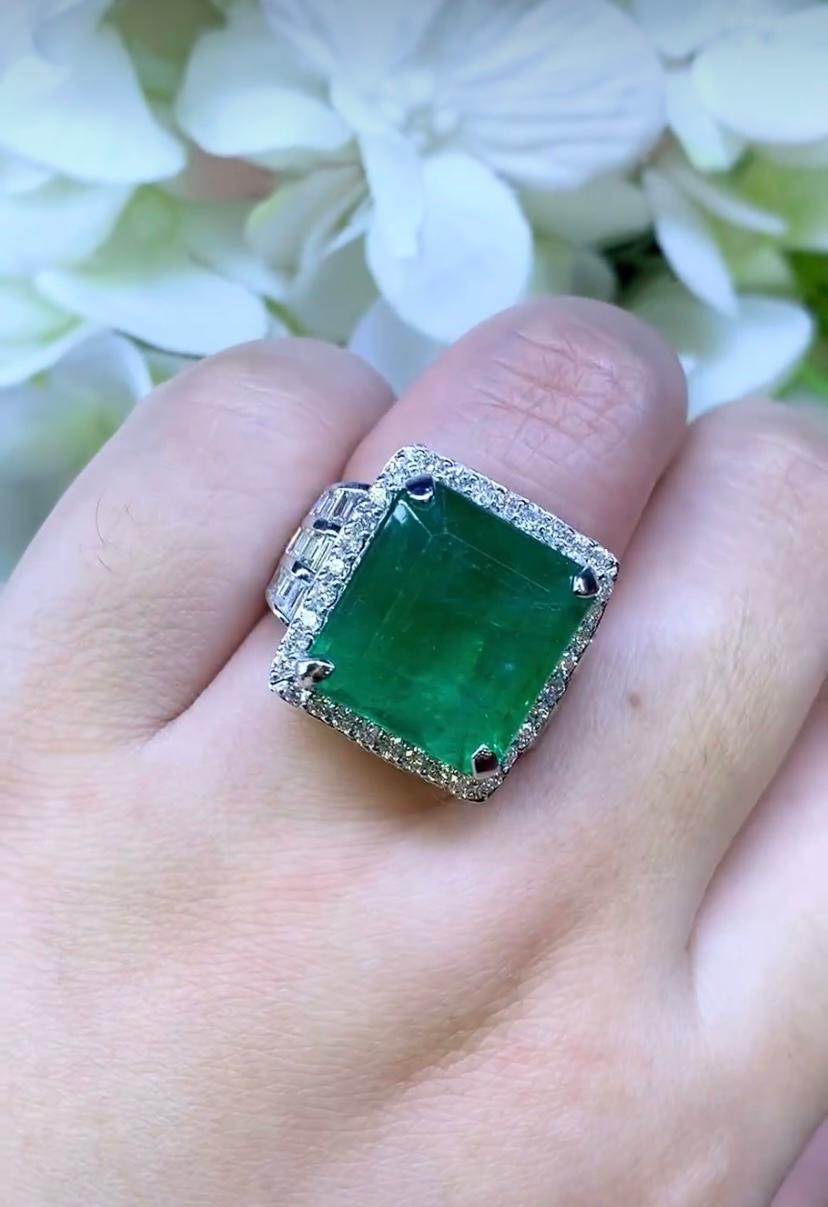 AIG Certified 18.00 Carat Zambian Emerald 3.20 Ct Diamonds 18K Gold Ring For Sale 9