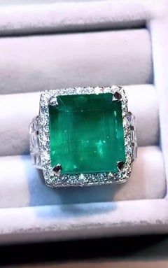 AIG Certified 10.00 Carat Zambian Emerald 3.00 Ct Diamonds 18K Gold Ring