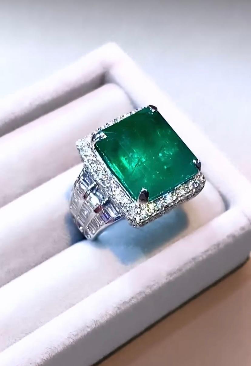 Mixed Cut AIG Certified 18.00 Carat Zambian Emerald 3.20 Ct Diamonds 18K Gold Ring For Sale