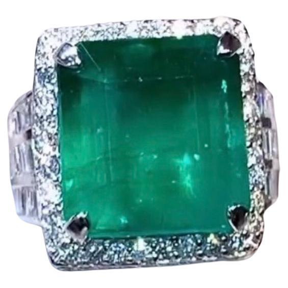 AIG Certified 18.00 Carat Zambian Emerald 3.20 Ct Diamonds 18K Gold Ring For Sale