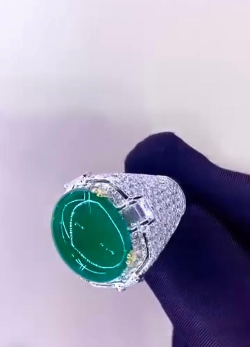 AIG Certified 18.00 Carat Zambian Emerald 3.80 Ct Diamonds 18K Gold Ring In New Condition For Sale In Massafra, IT