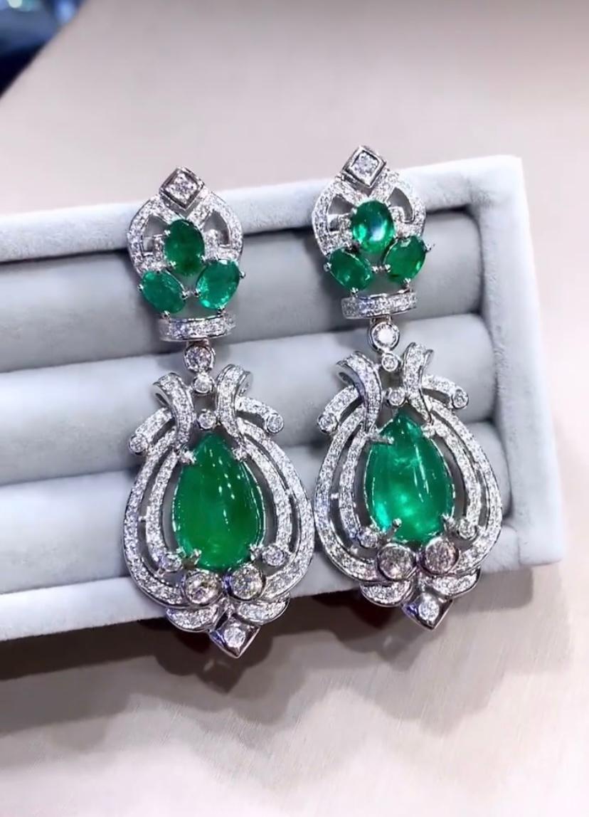 Mixed Cut AIG Certified 18.00 Carat Zambian Emeralds  4.50 Ct Diamonds 18k Gold Earrings  For Sale